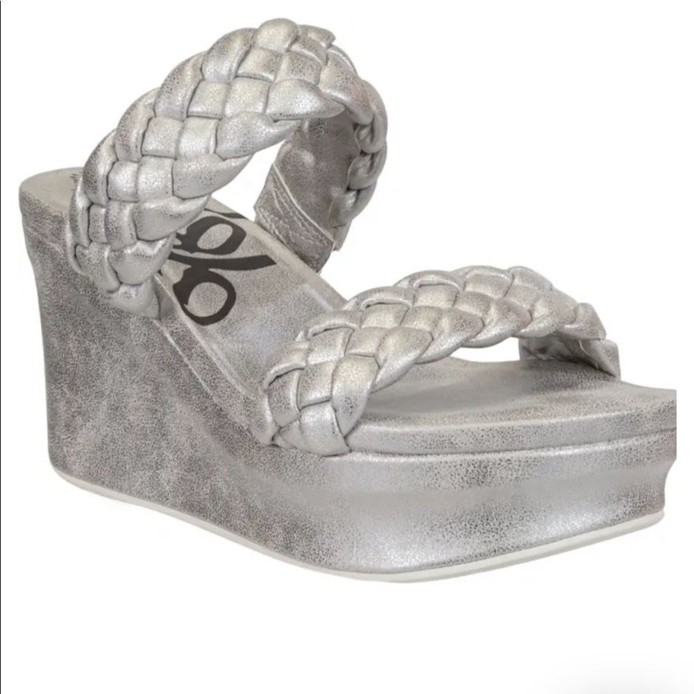 Brand new in box otbt new Fluent size 8 in silver super cute!